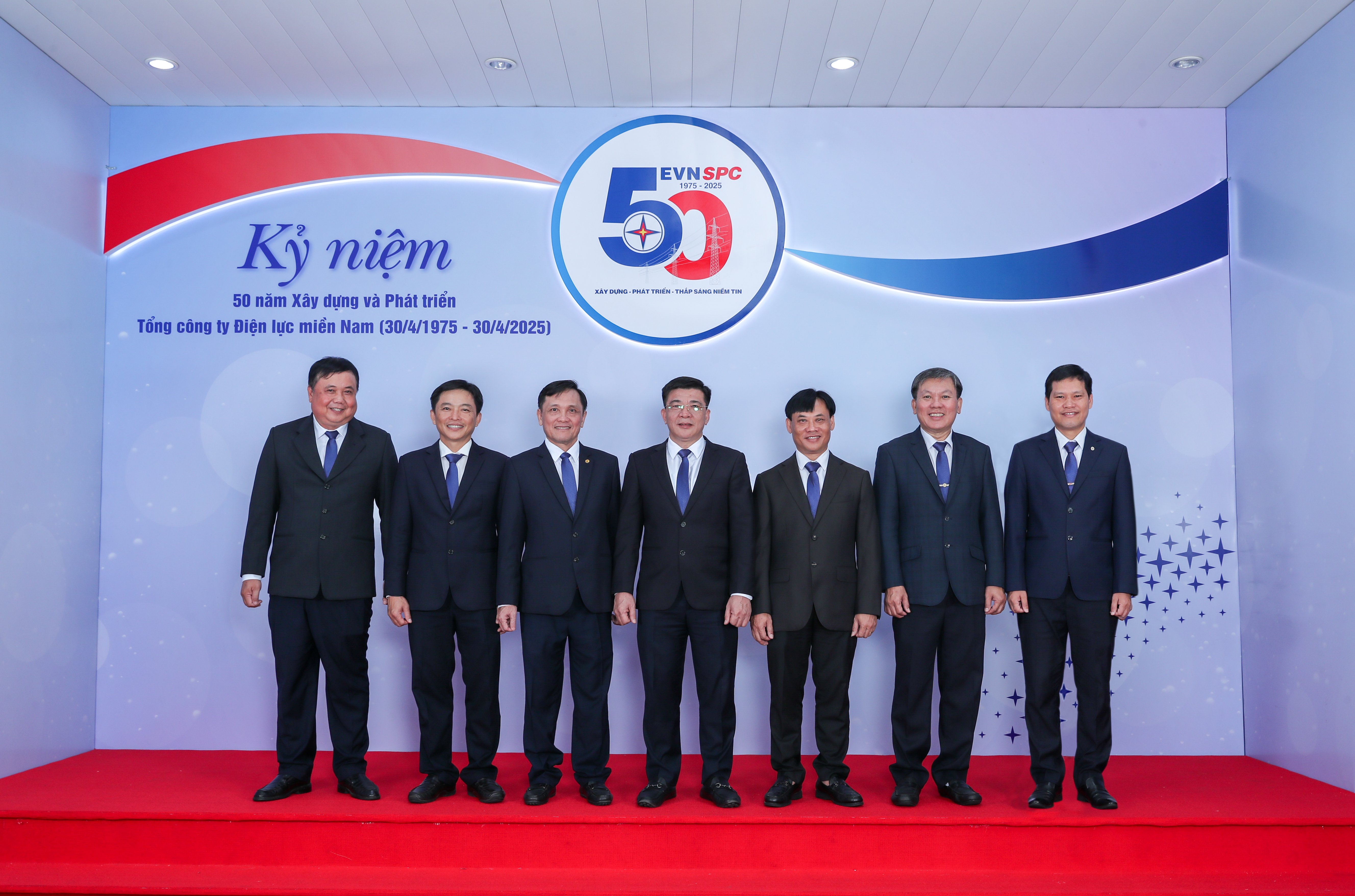 Chụp chung Ban Thường vụ Đảng ủy EVNSPC nhiệm kỳ 2025-2030