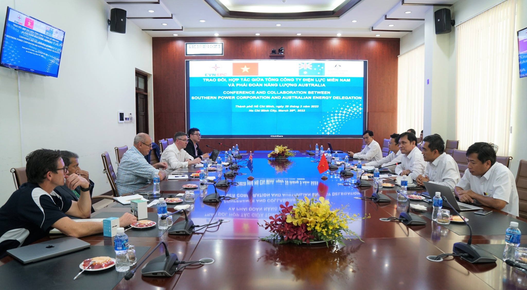 EVNSPC TRAO ĐỔI HỢP TÁC NĂNG LƯỢNG VỚI CÁC DOANH NGHIỆP AUSTRALIA