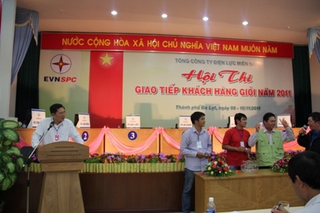 Hoi_thi_GTKHEVNSPC_ngay_0711_112_1