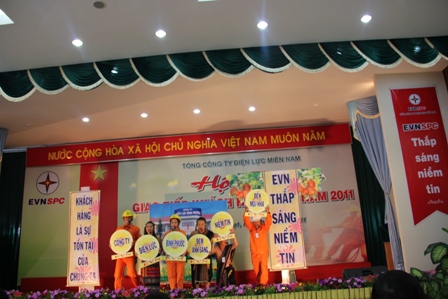 Hoi_thi_GTKHEVNSPC_ngay_0811_210