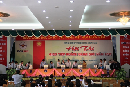 Hoi_thi_GTKHEVNSPC_ngay_0911S-C_083