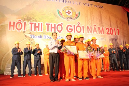 Hoi_thi_tho_gioi_Ong_An_trao_giai